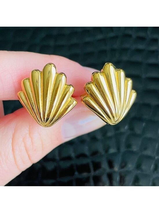 Trifari Jewelry - Crown Trifari Vintage Gold Plated Sea Shell Statement Nautical Clip On E…